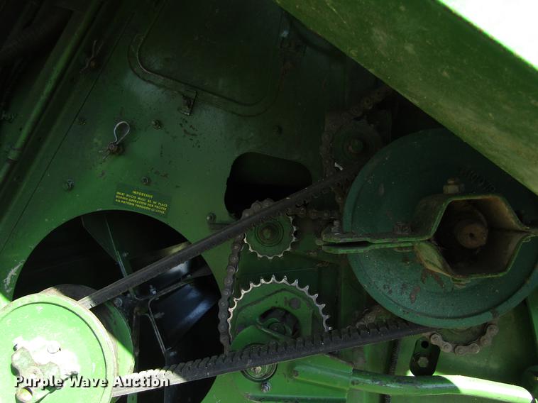 image for item DD8748 1980 John Deere 7720 combine