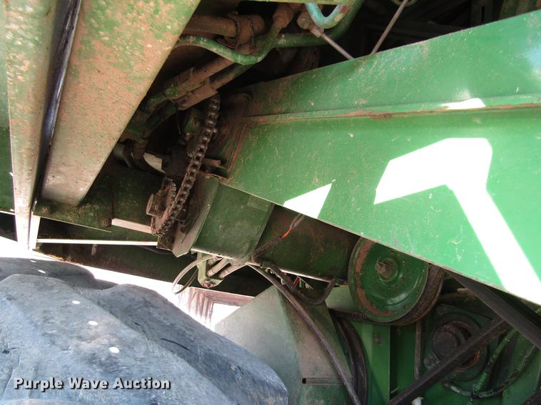 image for item DD8748 1980 John Deere 7720 combine