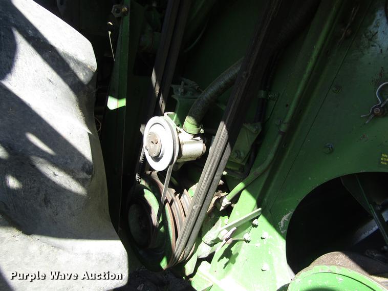 image for item DD8748 1980 John Deere 7720 combine