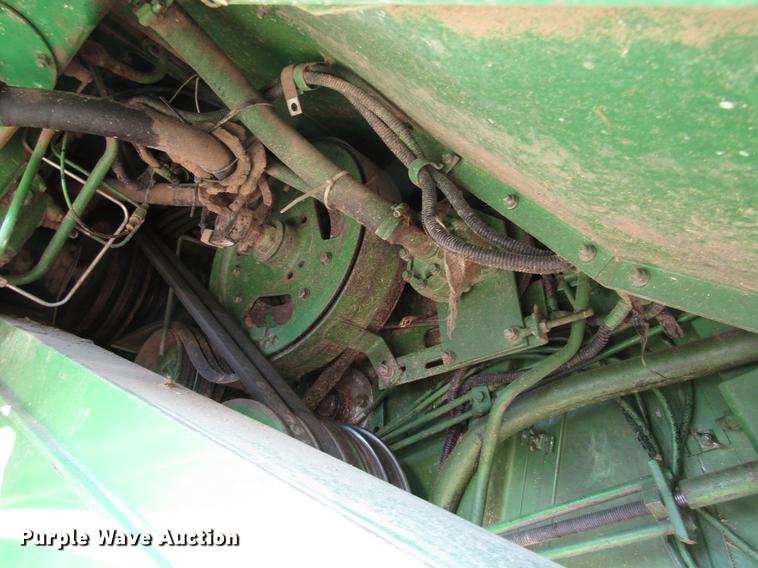 image for item DD8748 1980 John Deere 7720 combine