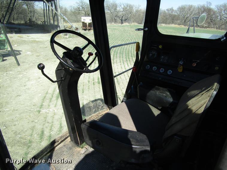 image for item DD8748 1980 John Deere 7720 combine