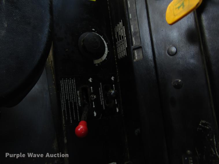 image for item DD8748 1980 John Deere 7720 combine