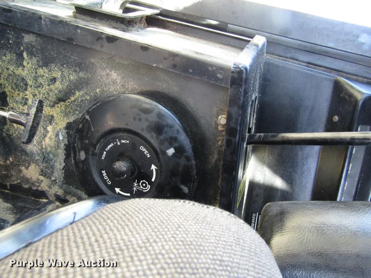 image for item DD8748 1980 John Deere 7720 combine