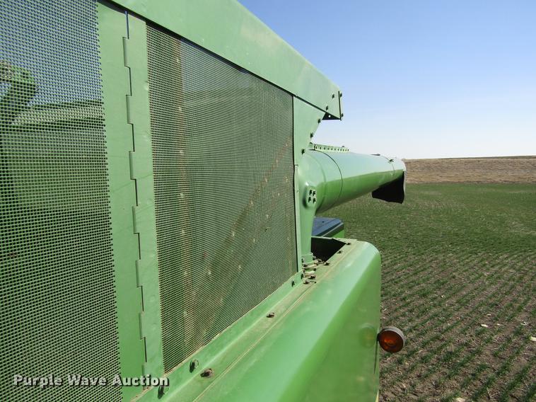 image for item DD8748 1980 John Deere 7720 combine