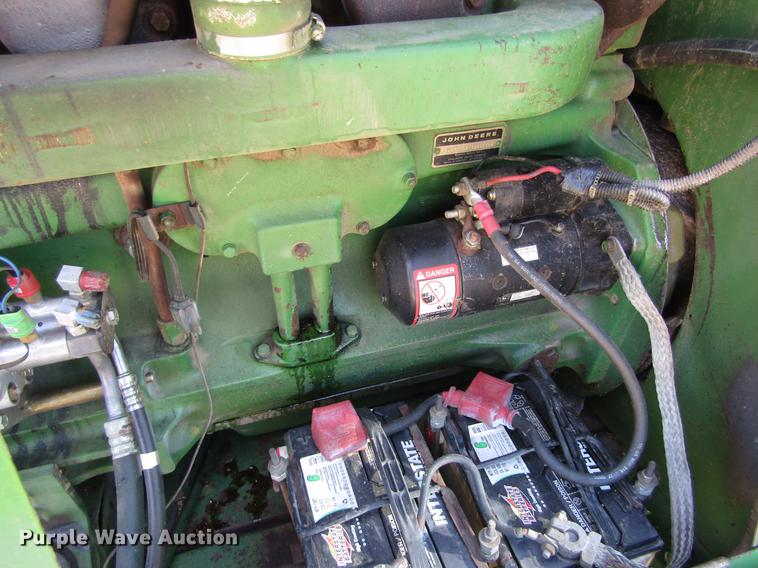image for item DD8748 1980 John Deere 7720 combine