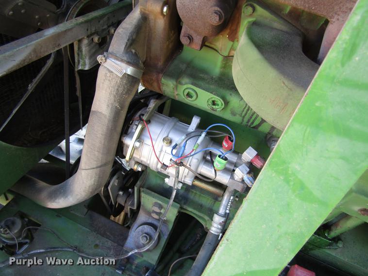 image for item DD8748 1980 John Deere 7720 combine