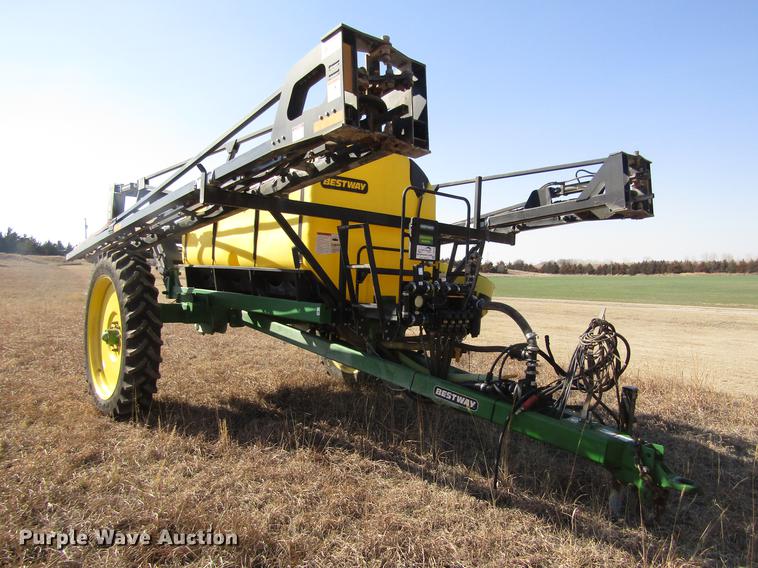 Bestway sprayer in Hunter, KS Item DD8750 sold Purple Wave