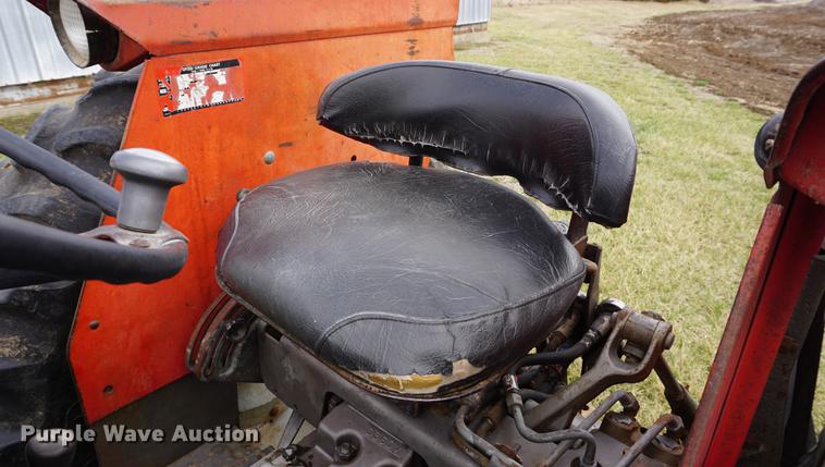 image for item DE3256 1976 Massey Ferguson 275 tractor