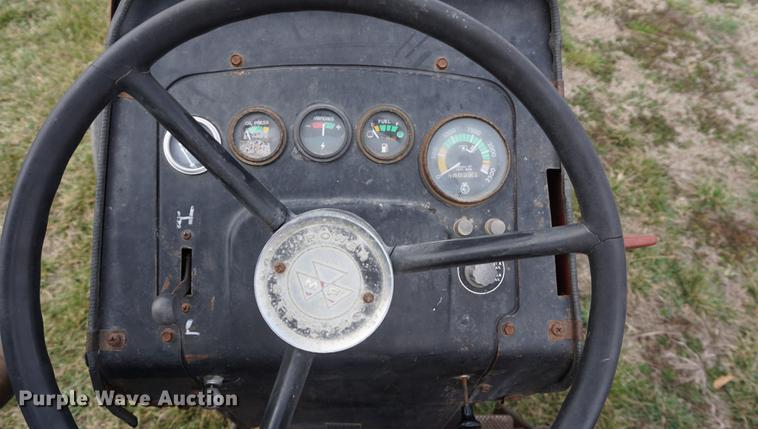 image for item DE3256 1976 Massey Ferguson 275 tractor