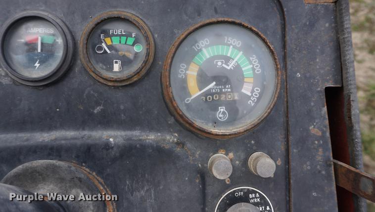 image for item DE3256 1976 Massey Ferguson 275 tractor