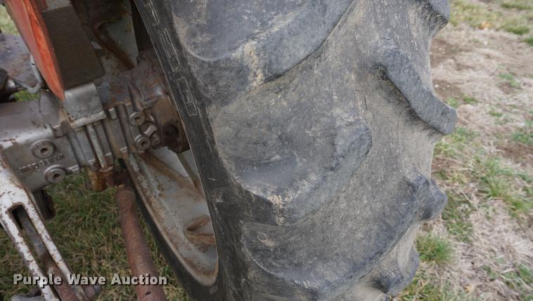 image for item DE3256 1976 Massey Ferguson 275 tractor