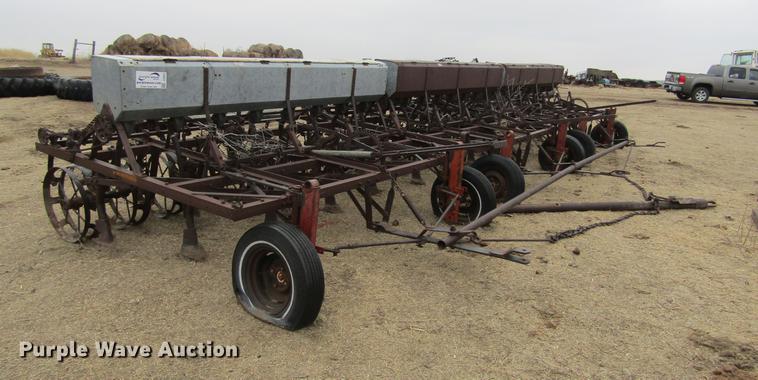 image for item DE6697 Dempster grain drill
