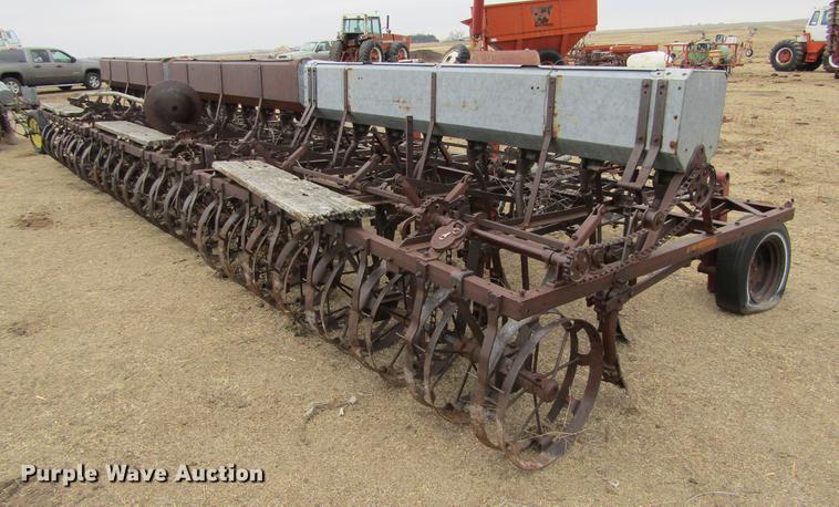 image for item DE6697 Dempster grain drill