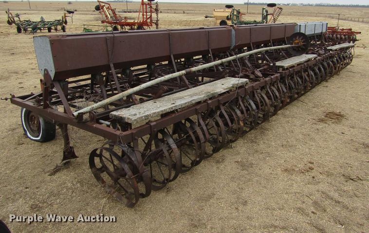 image for item DE6697 Dempster grain drill