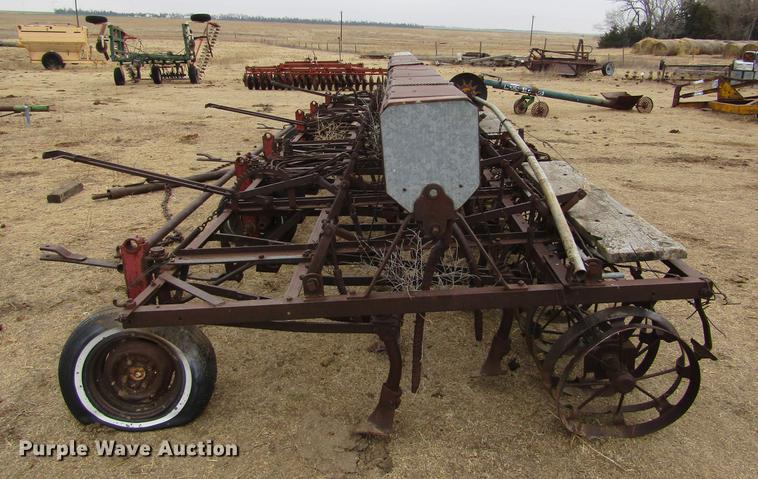 image for item DE6697 Dempster grain drill