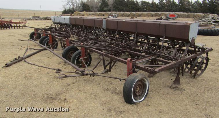 image for item DE6697 Dempster grain drill