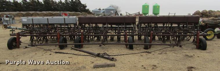 image for item DE6697 Dempster grain drill