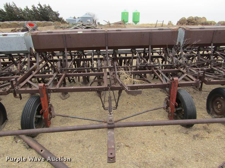 image for item DE6697 Dempster grain drill