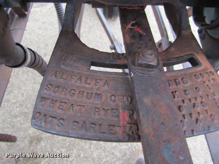 image for item DE6697 Dempster grain drill