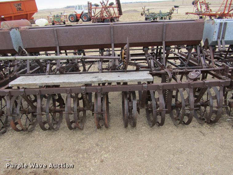 image for item DE6697 Dempster grain drill