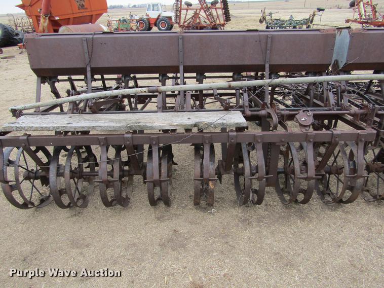 image for item DE6697 Dempster grain drill