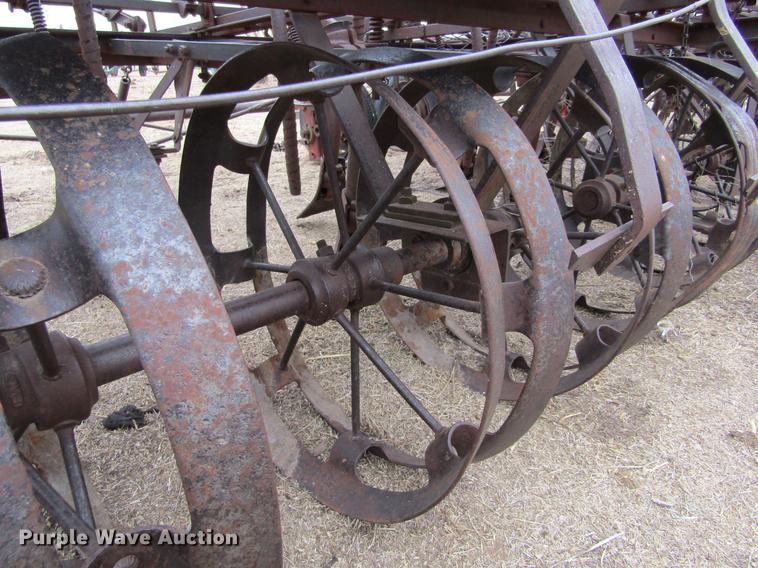 image for item DE6697 Dempster grain drill