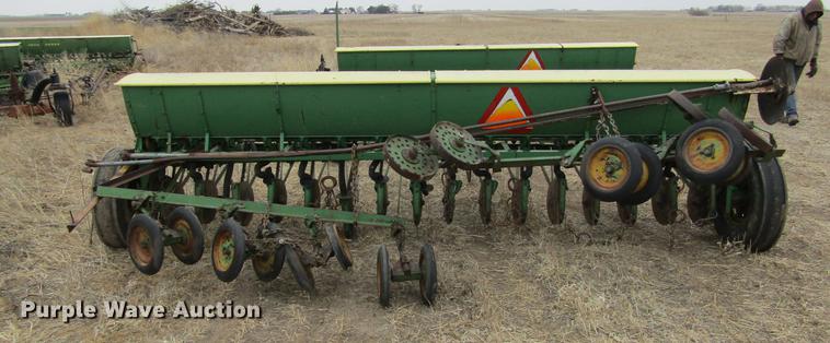 image for item DE6699 John Deere grain drill