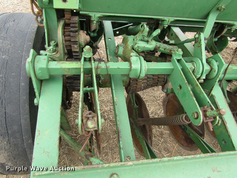 image for item DE6699 John Deere grain drill