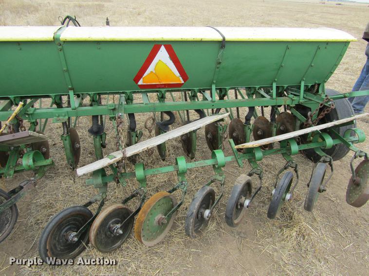 image for item DE6699 John Deere grain drill