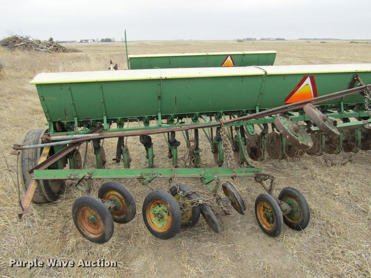 image for item DE6699 John Deere grain drill