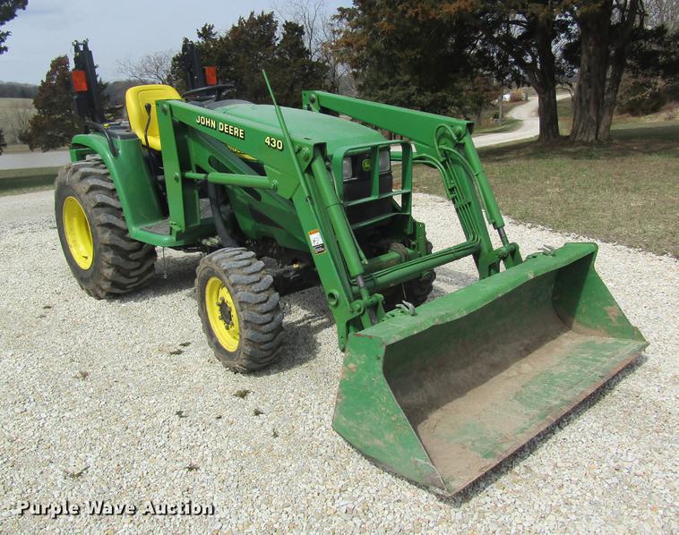 image for item DF9487 2004 John Deere 4310 tractor