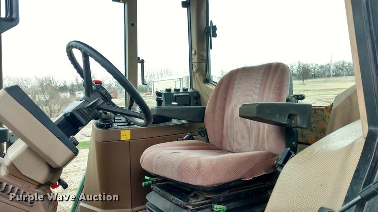 image for item EJ9524 1997 John Deere 6200 tractor