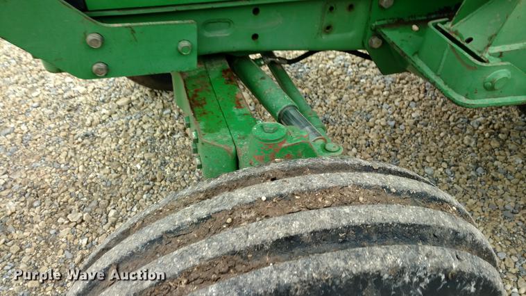 image for item EJ9524 1997 John Deere 6200 tractor