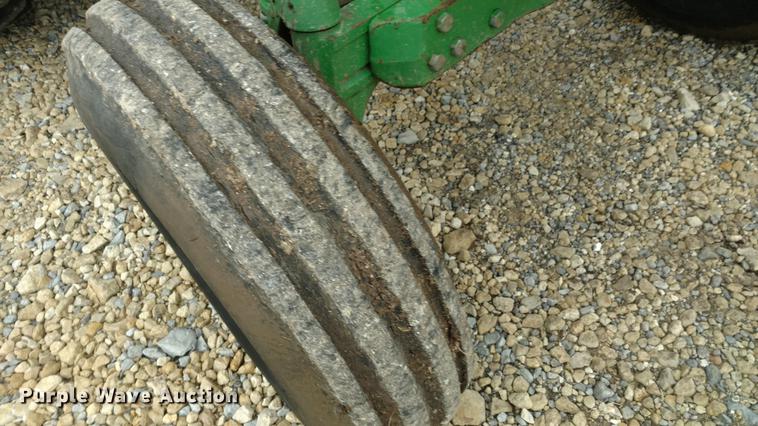 image for item EJ9524 1997 John Deere 6200 tractor