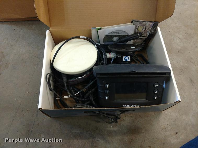 image for item EJ9530 Trimble Ez-Guide 250 light bar guidance system