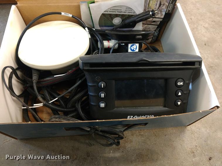 image for item EJ9530 Trimble Ez-Guide 250 light bar guidance system