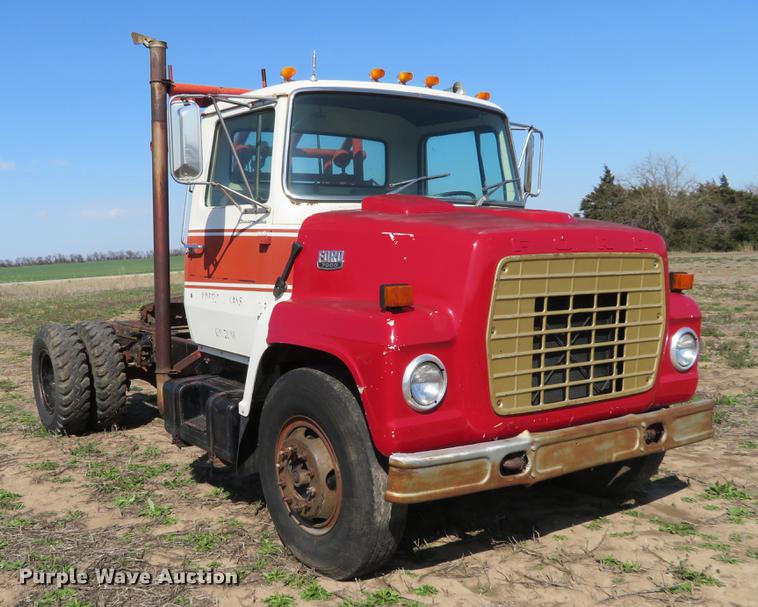 image for item EJ9539 1978 Ford 7000 semi truck