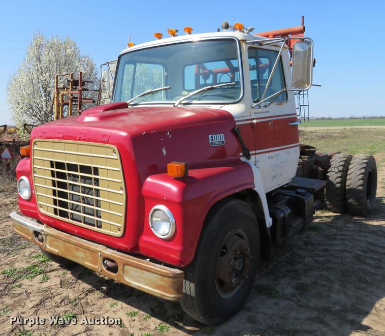 image for item EJ9539 1978 Ford 7000 semi truck