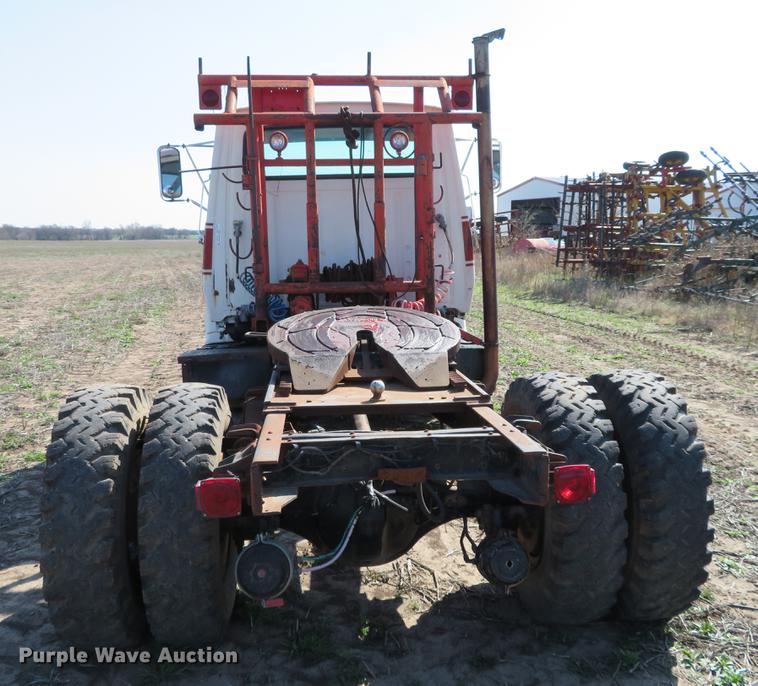 image for item EJ9539 1978 Ford 7000 semi truck