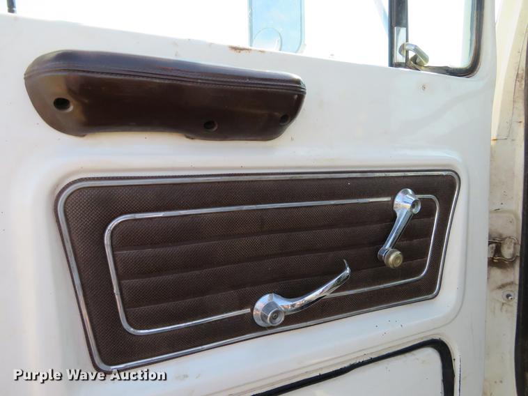 image for item EJ9539 1978 Ford 7000 semi truck