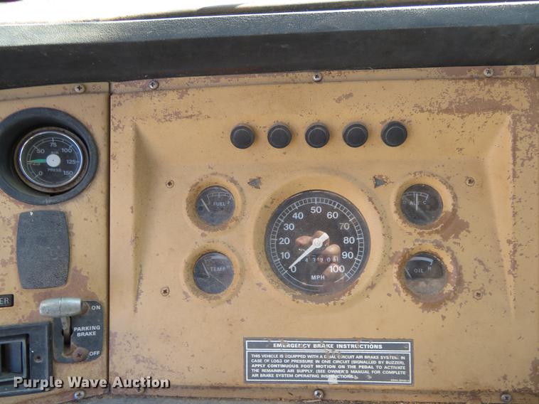 image for item EJ9539 1978 Ford 7000 semi truck