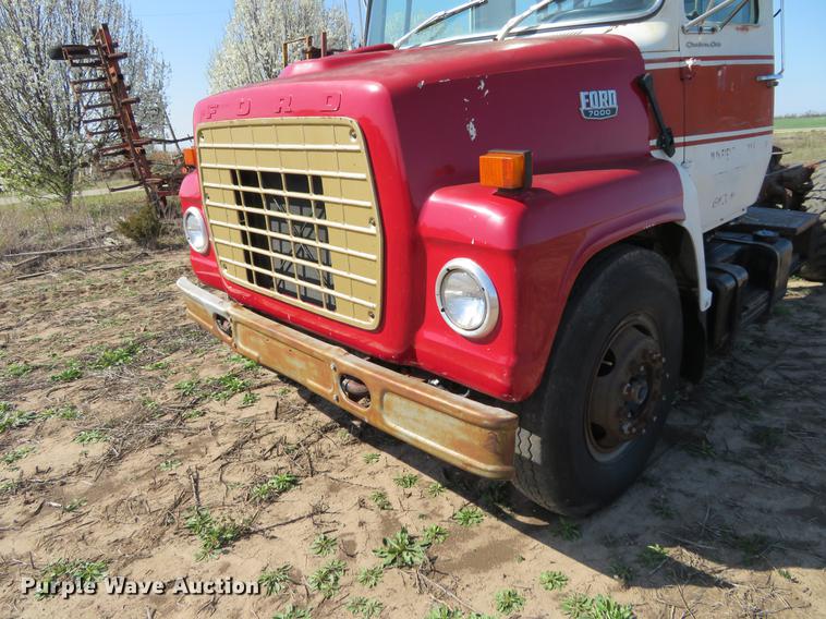 image for item EJ9539 1978 Ford 7000 semi truck