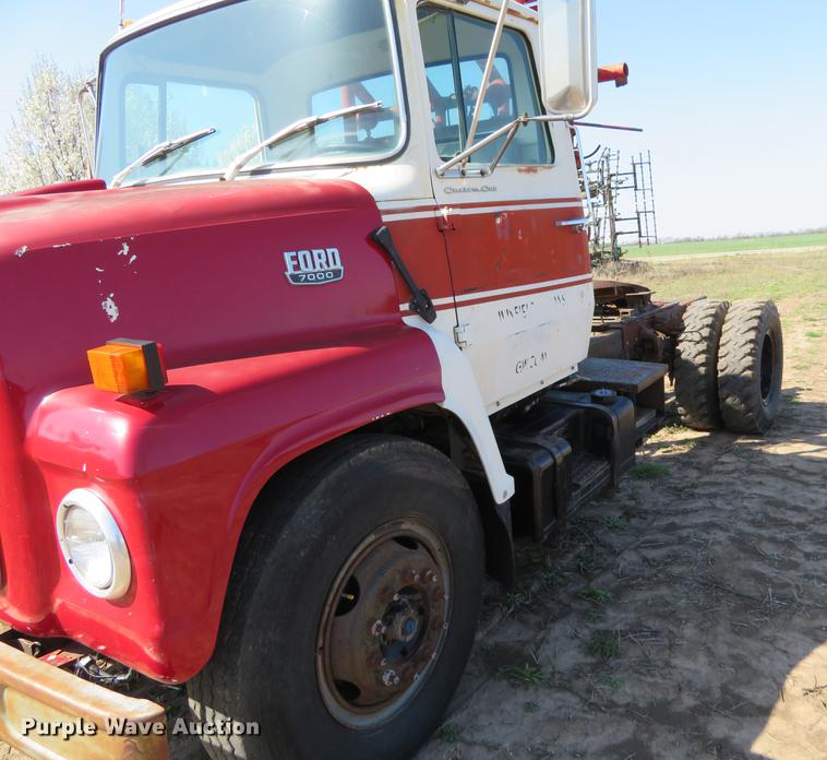 image for item EJ9539 1978 Ford 7000 semi truck