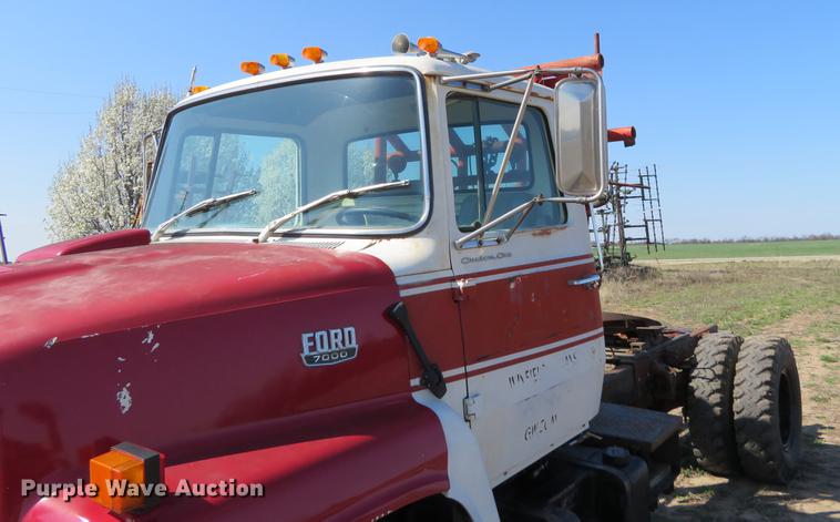 image for item EJ9539 1978 Ford 7000 semi truck