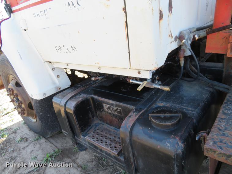 image for item EJ9539 1978 Ford 7000 semi truck