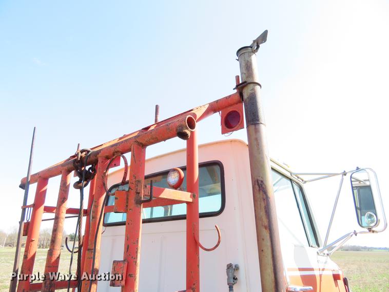 image for item EJ9539 1978 Ford 7000 semi truck