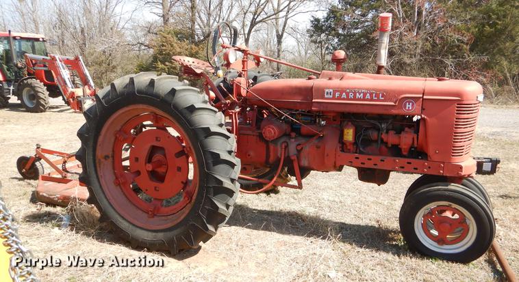 image for item EJ9823 McCormick Farmall tractor