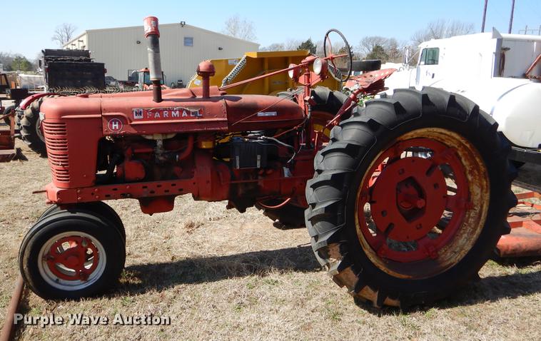image for item EJ9823 McCormick Farmall tractor