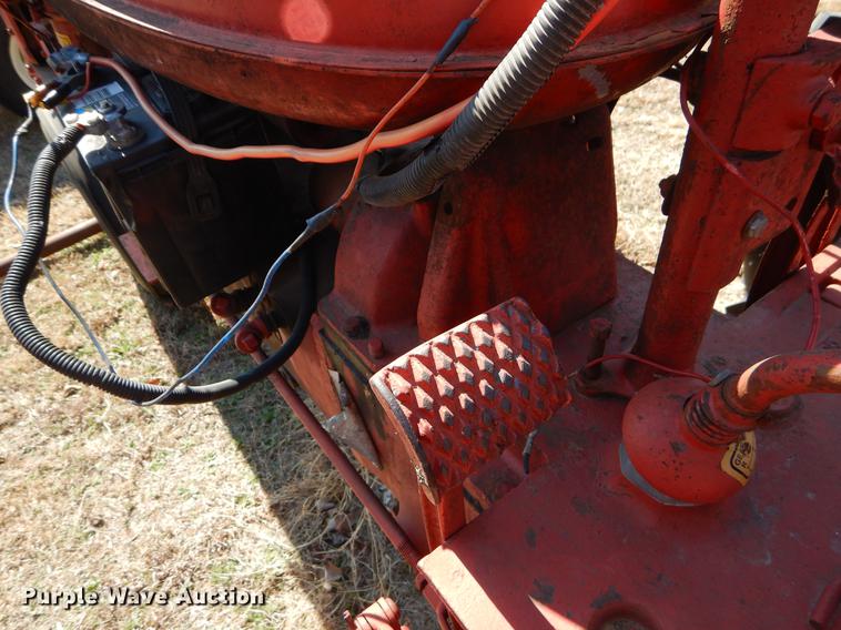 image for item EJ9823 McCormick Farmall tractor