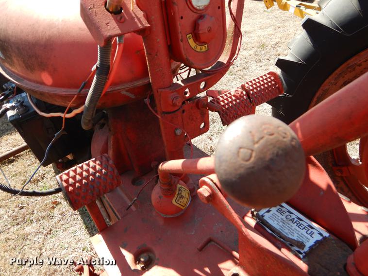 image for item EJ9823 McCormick Farmall tractor